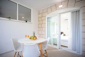 Beachfront Villa near Zlatni rat