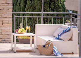 Beachfront Villa near Zlatni rat