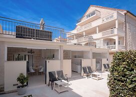 Beachfront Villa near Zlatni rat