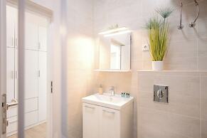 Beachfront Villa near Zlatni rat