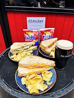 REZz Temple Bar, Dublin