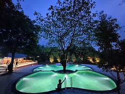 Citrus Prime Hill Queen Resort