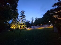 Citrus Prime Hill Queen Resort