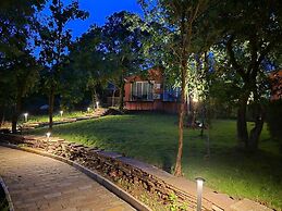 Citrus Prime Hill Queen Resort