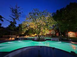 Citrus Prime Hill Queen Resort