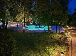 Citrus Prime Hill Queen Resort