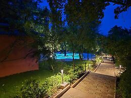 Citrus Prime Hill Queen Resort