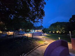 Citrus Prime Hill Queen Resort