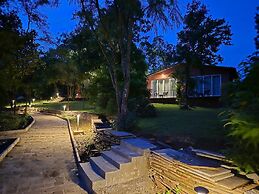 Citrus Prime Hill Queen Resort