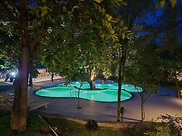 Citrus Prime Hill Queen Resort