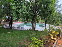 Citrus Prime Hill Queen Resort