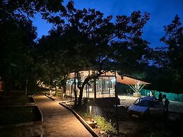 Citrus Prime Hill Queen Resort