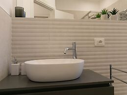 Lake River Apartment