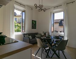 Lake River Apartment