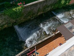 Lake River Apartment