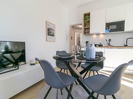 Lake River Apartment