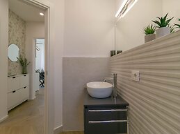 Lake River Apartment