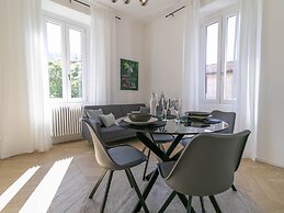 Lake River Apartment