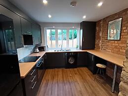 Northampton Oasis - 4 Bedroom House