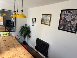Northampton Oasis - 4 Bedroom House