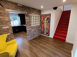 Northampton Oasis - 4 Bedroom House