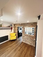 Northampton Oasis - 4 Bedroom House