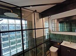 Northampton Oasis - 4 Bedroom House