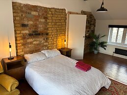 Northampton Oasis - 4 Bedroom House