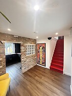Northampton Oasis - 4 Bedroom House