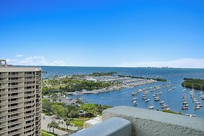 Glamorous Bay View Studio in the Grove