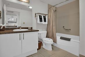 Glamorous Bay View Studio in the Grove