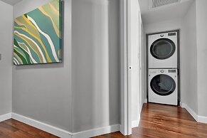 Spectacular Bay View 1bd 2baths in Grove