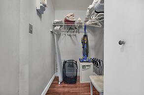 Spectacular Bay View 1bd 2baths in Grove