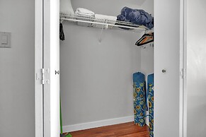 Spectacular Bay View 1bd 2baths in Grove