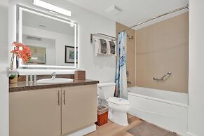 Beautiful Blue Gold Studio Ocean View