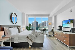 Beautiful Blue Gold Studio Ocean View