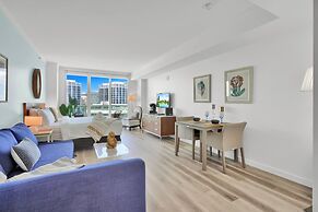 Beautiful Blue Gold Studio Ocean View