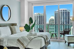 Beautiful Blue Gold Studio Ocean View