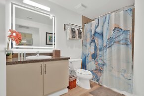 Beautiful Blue Gold Studio Ocean View