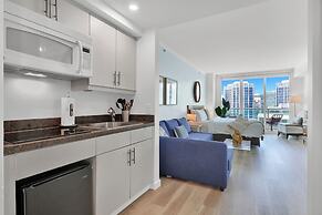 Beautiful Blue Gold Studio Ocean View