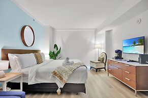 Beautiful Blue Gold Studio Ocean View