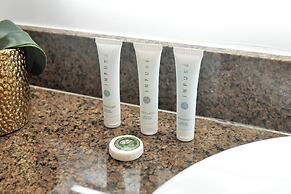 Beautiful Blue Gold Studio Ocean View