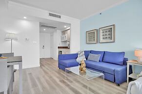 Beautiful Blue Gold Studio Ocean View