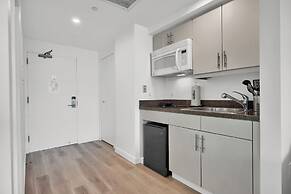 Beautiful Blue Gold Studio Ocean View