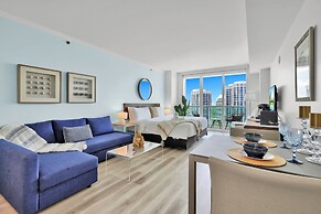 Beautiful Blue Gold Studio Ocean View