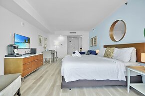 Beautiful Blue Gold Studio Ocean View