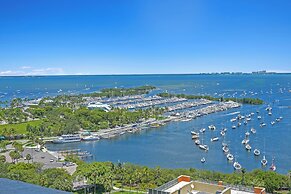 Beautiful Blue Gold Studio Ocean View