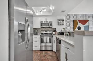 Treetop Retreat Cozy 2 Bedroom in Grove