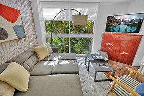 Treetop Retreat Cozy 2 Bedroom in Grove