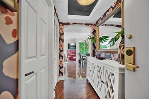 Treetop Retreat Cozy 2 Bedroom in Grove